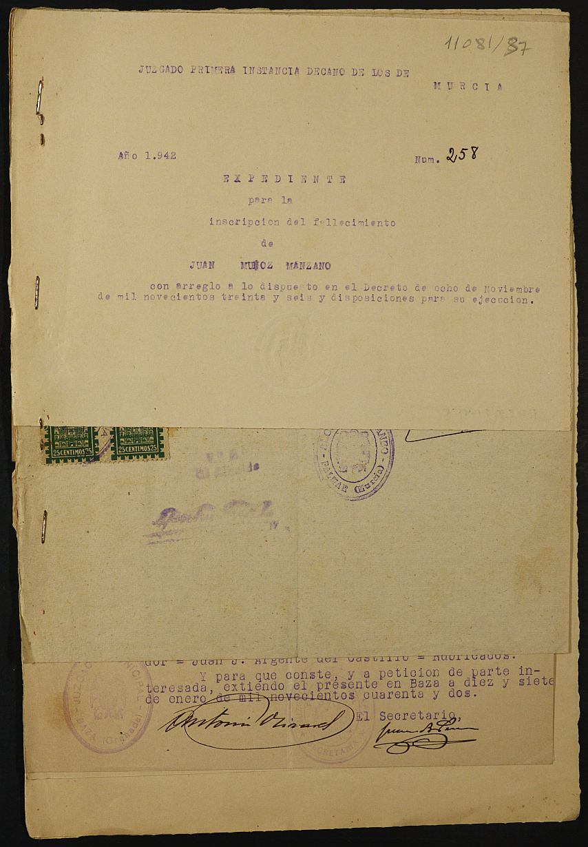 Expediente nº 258/1942 del Juzgado de Primera Instancia de Murcia para la inscripción en el Registro Civil por la defunción en el frente de Juan Muñoz Manzano.
